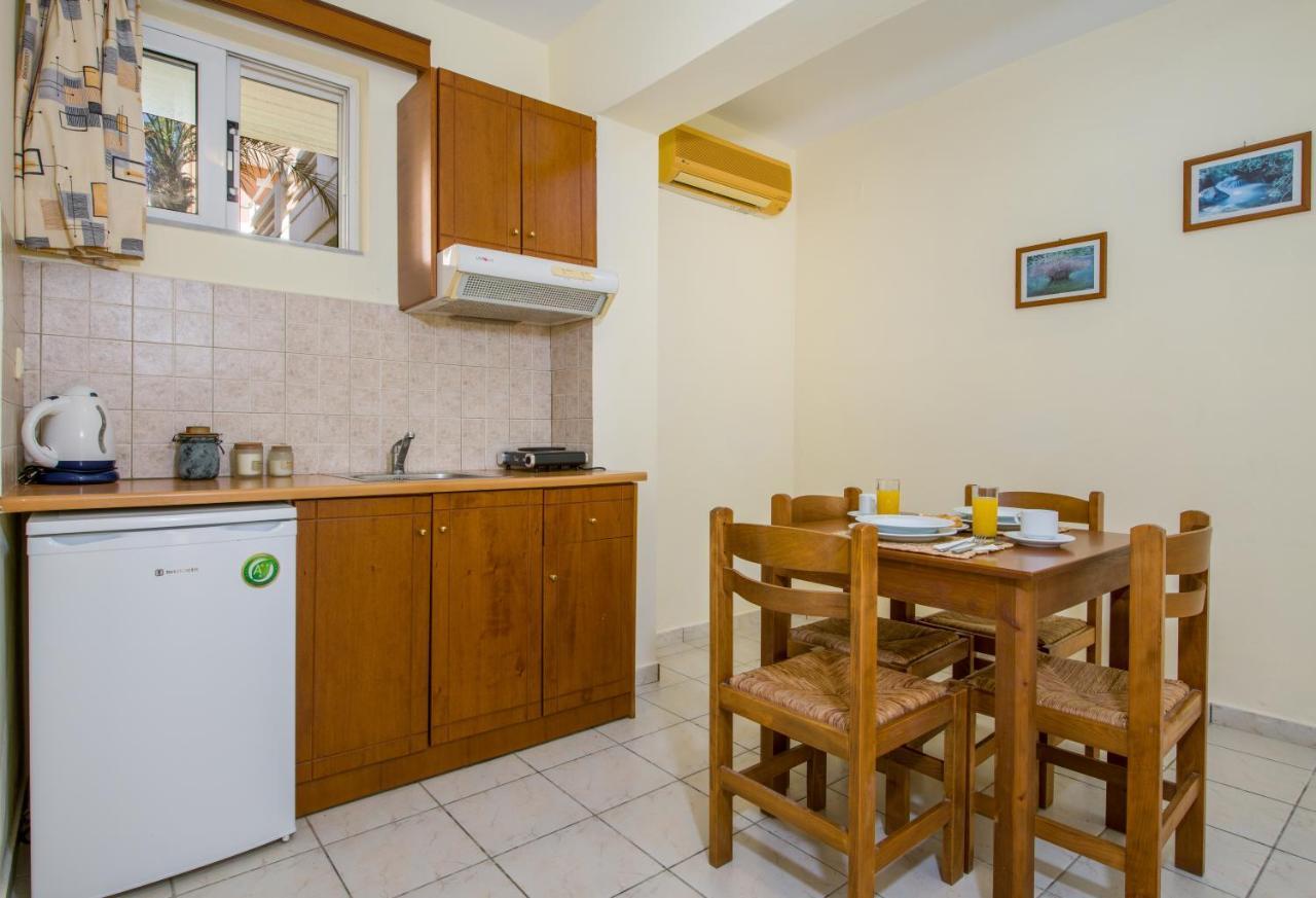Dias Hotel Apartments Agia Marina  Exterior photo