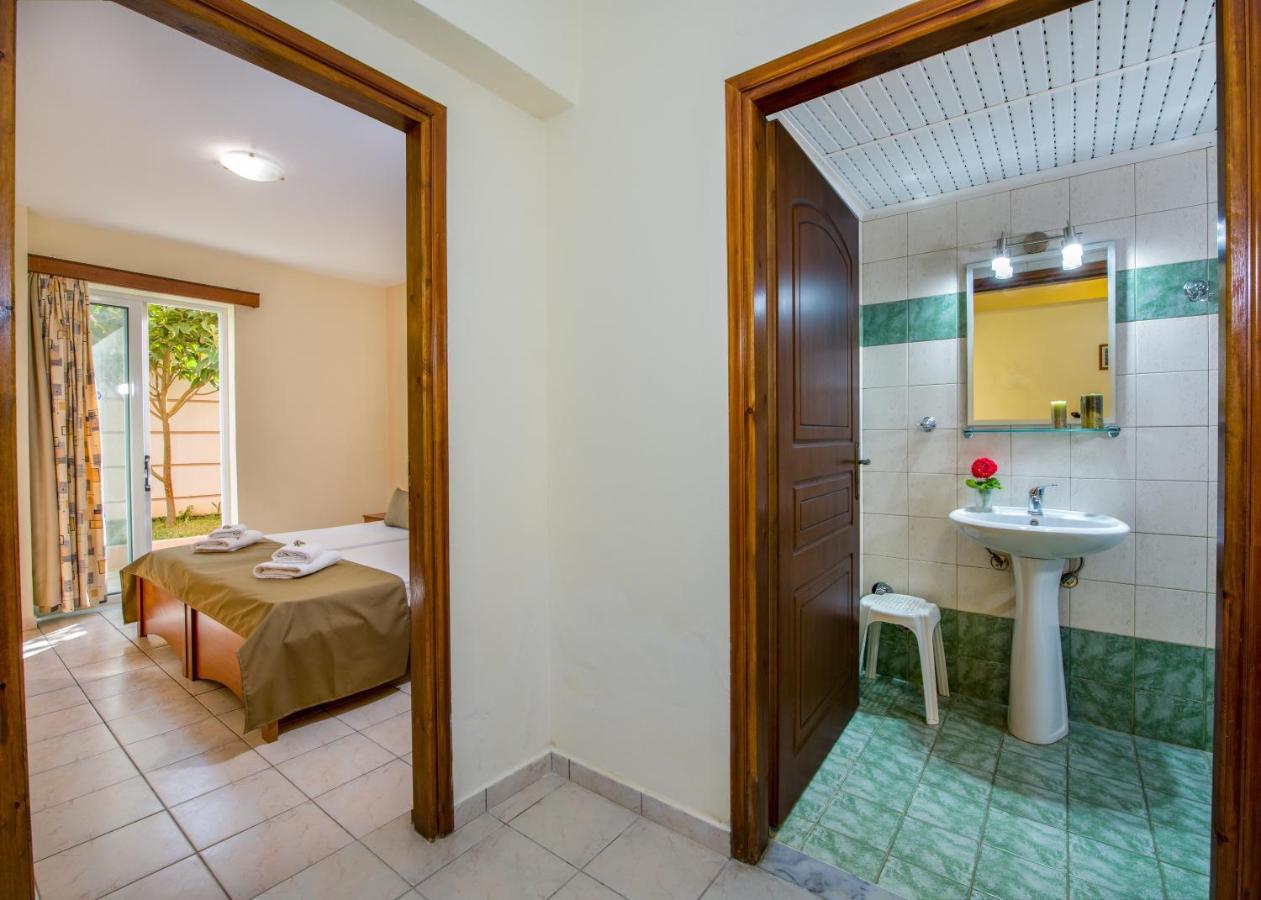 Dias Hotel Apartments Agia Marina  Exterior photo