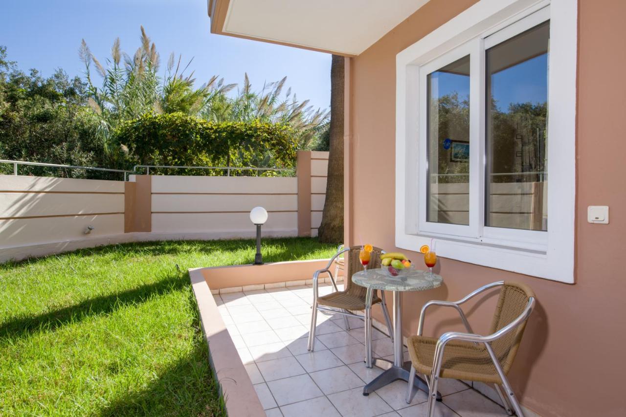 Dias Hotel Apartments Agia Marina  Exterior photo