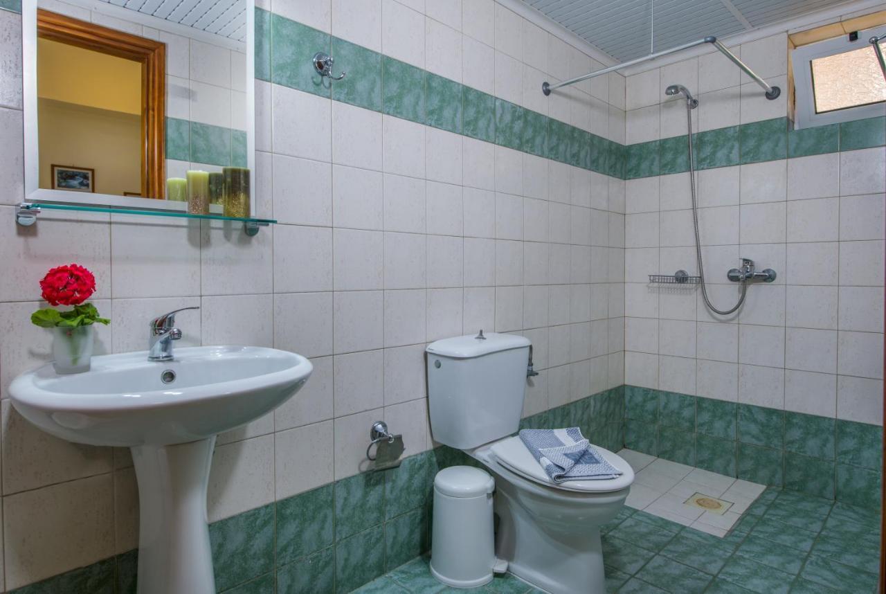 Dias Hotel Apartments Agia Marina  Exterior photo