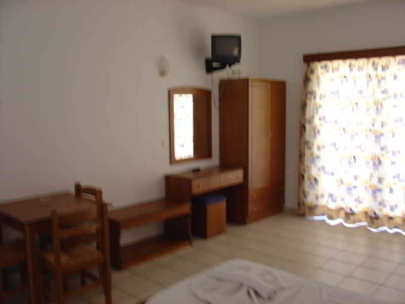Dias Hotel Apartments Agia Marina  Exterior photo