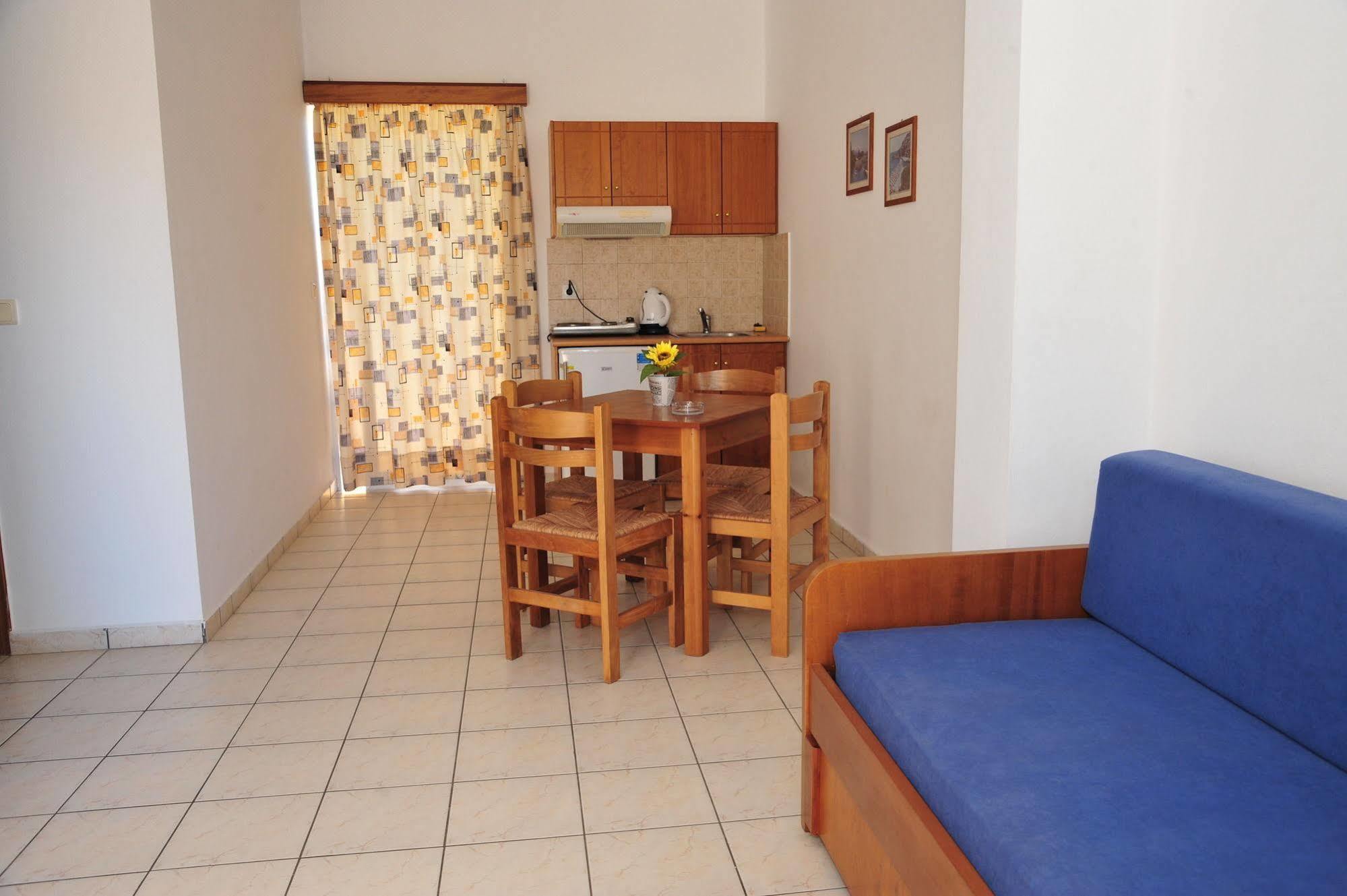 Dias Hotel Apartments Agia Marina  Exterior photo