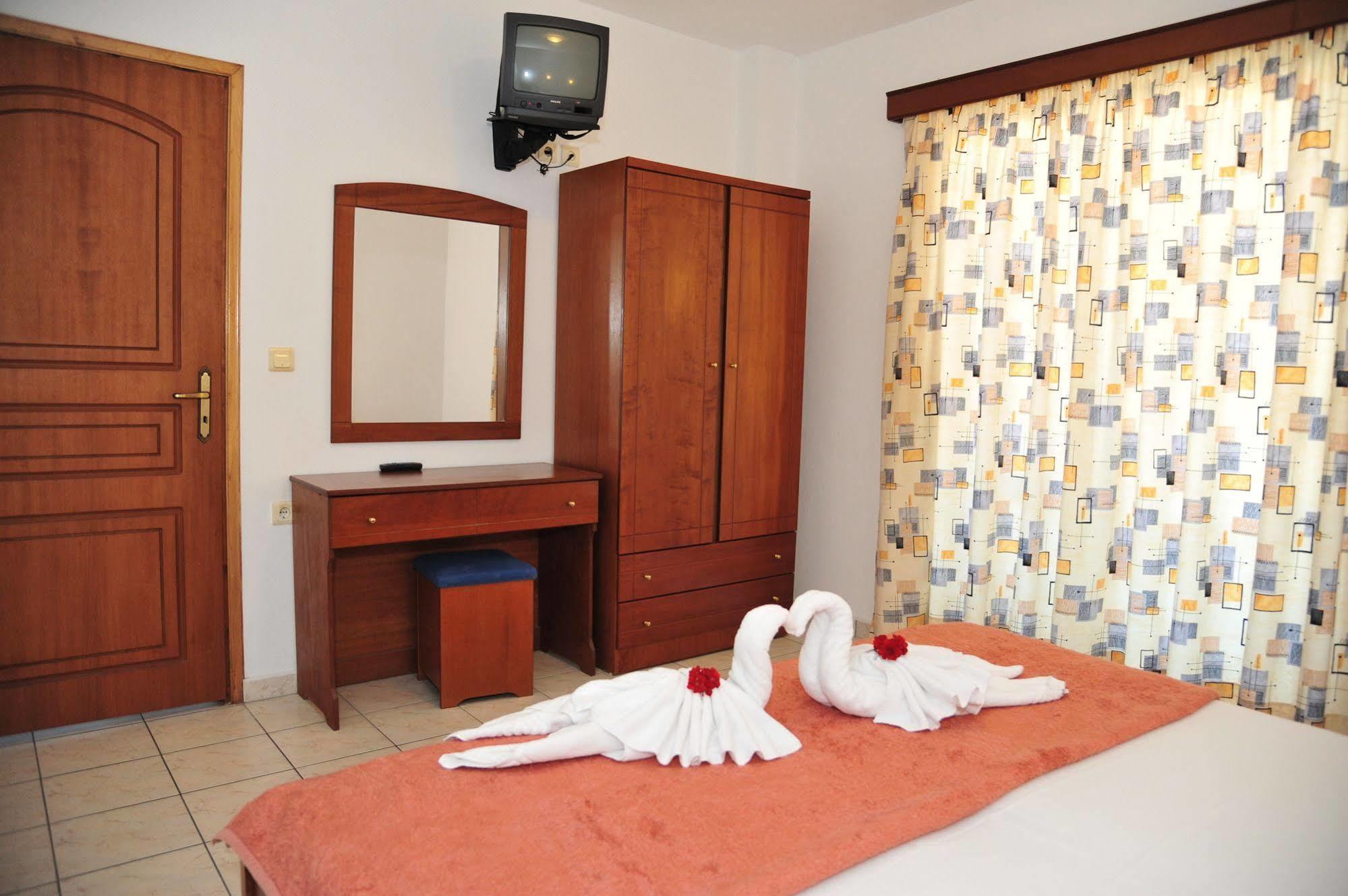 Dias Hotel Apartments Agia Marina  Exterior photo