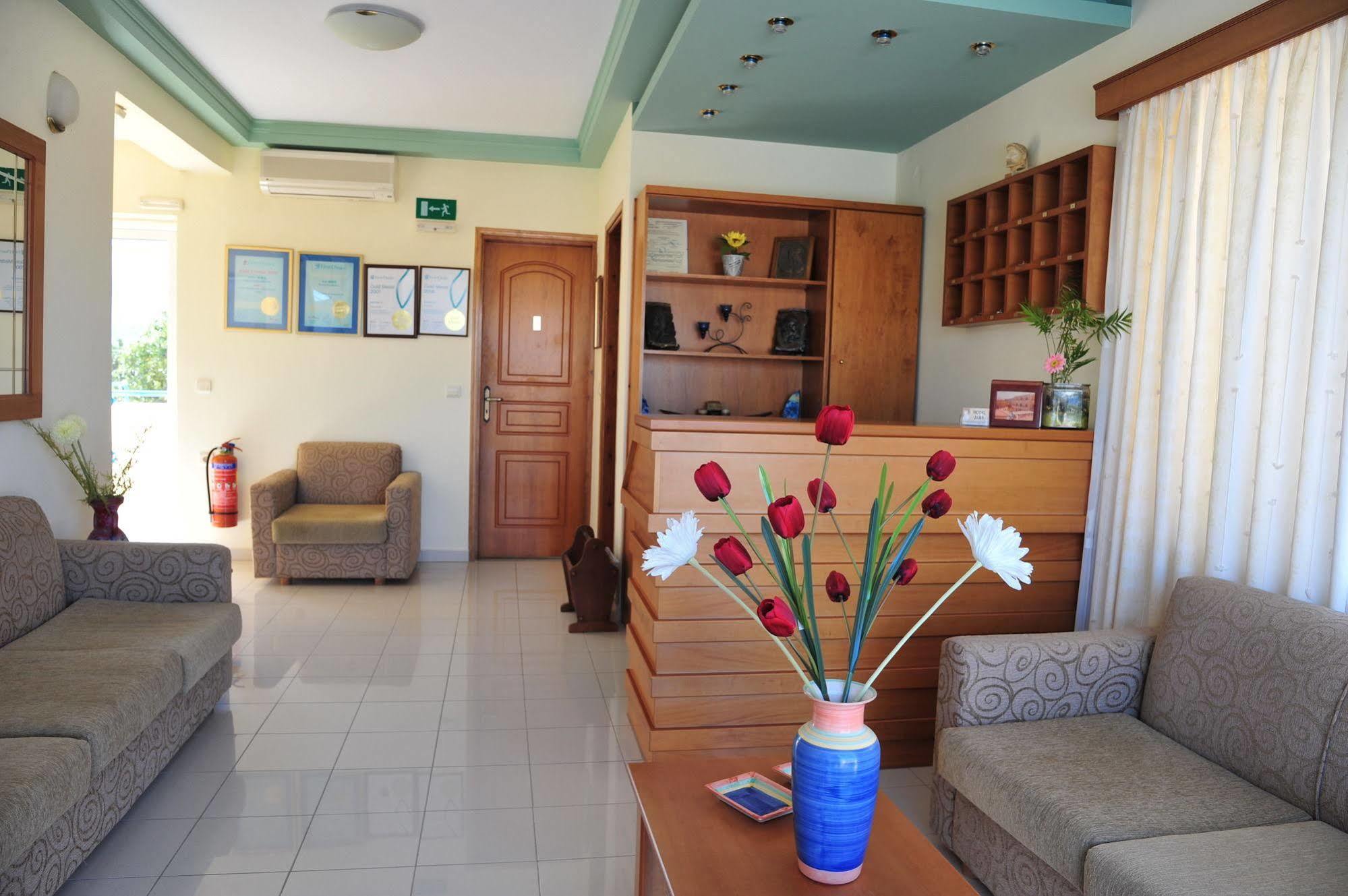 Dias Hotel Apartments Agia Marina  Exterior photo